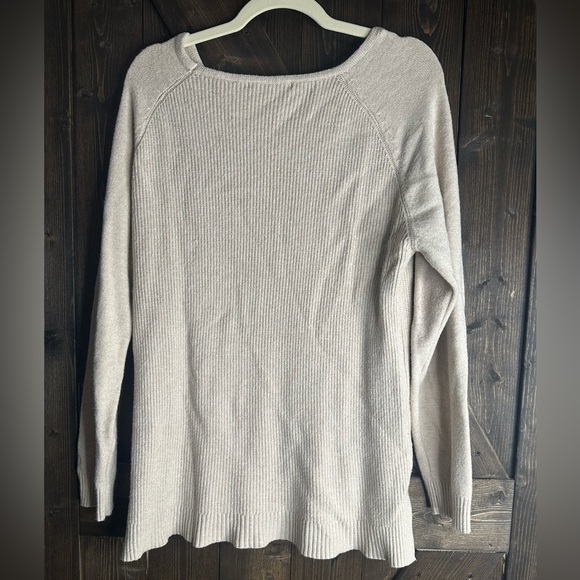 (7)Cyrus XL Crew neck sweater. 
Pre-loved condition-good
Cream/tan color - Picture 2 of 7